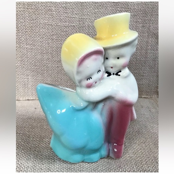 Vintage Shawnee Pottery Children Couple Planter Victorian Dickensian Kitsch Fun - Picture 1 of 5